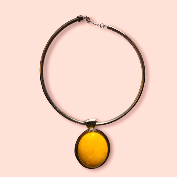 Jewelry - Bold yellow necklace